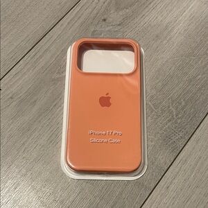 Apple iPhone 17 Pro Silicone Cover - Coral